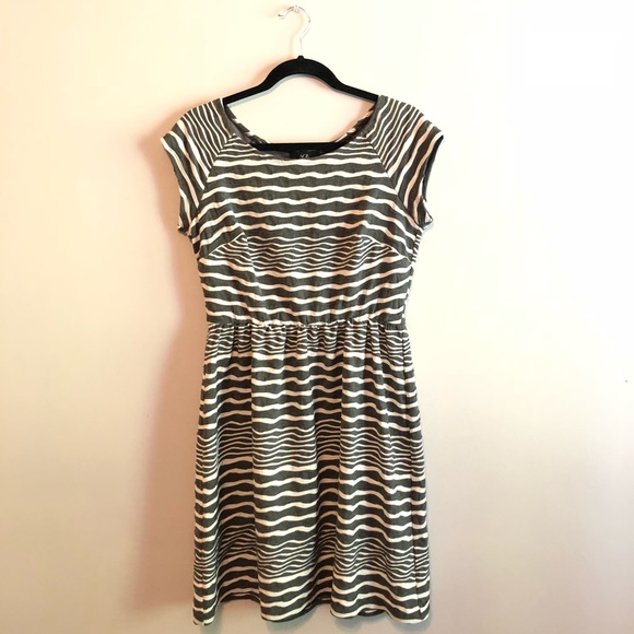 AGB Short Sleeved Dress - Picture 1 of 6